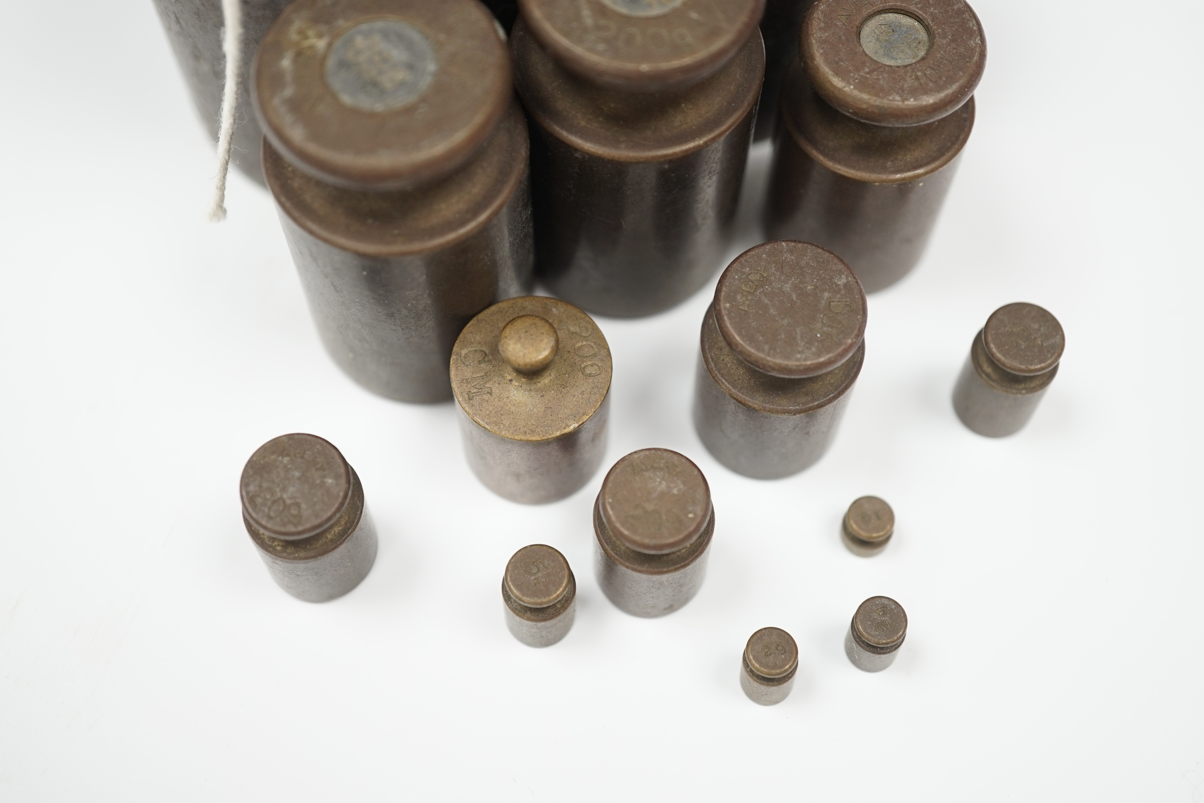 A set of fourteen graduated Avery weights, largest 8cm high